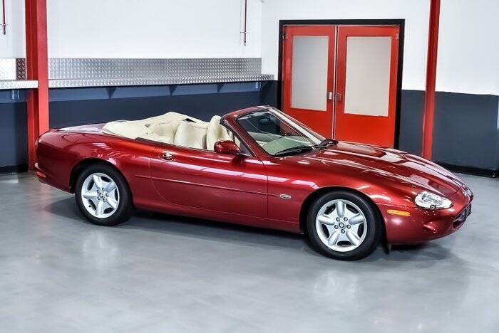 Image 7/7 of Jaguar XK8 4.0 (1997)