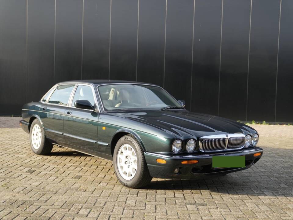 Image 1/30 of Jaguar XJ6 3.2 Sovereign (1997)