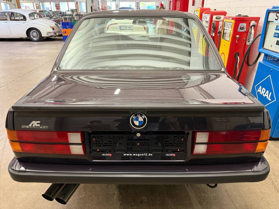 Image 16/18 of BMW 325i (1986)