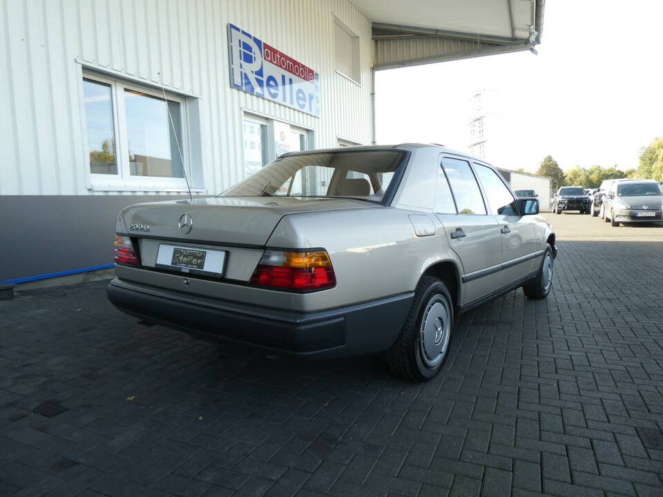 Image 4/24 of Mercedes-Benz 200 D (1988)