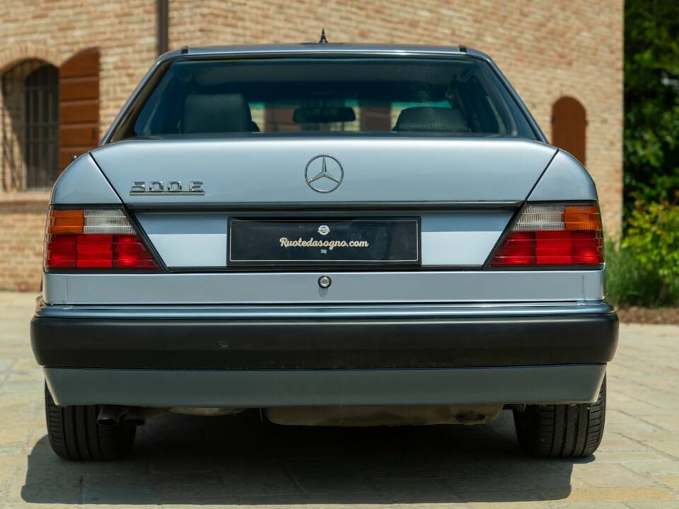 Afbeelding 6/50 van Mercedes-Benz 500 E (1992)