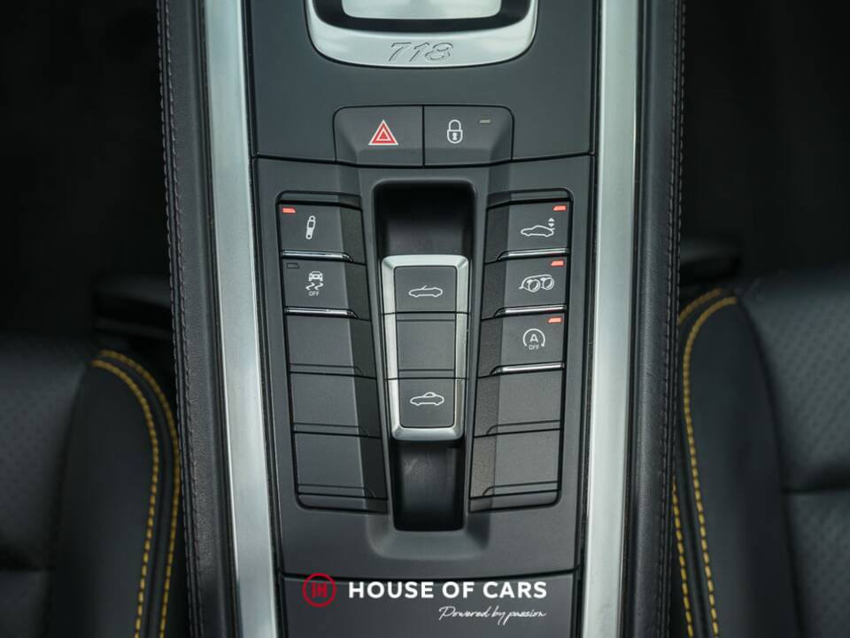 Immagine 23/25 di Porsche 718 Boxster S (2017)