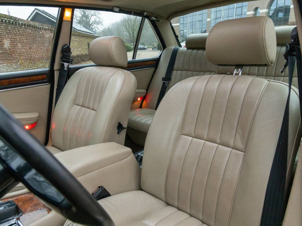 Image 36/50 of Jaguar XJ 12 (1987)