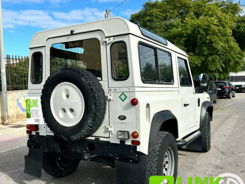 Image 4/10 of Land Rover Defender 110 Td5 (1999)