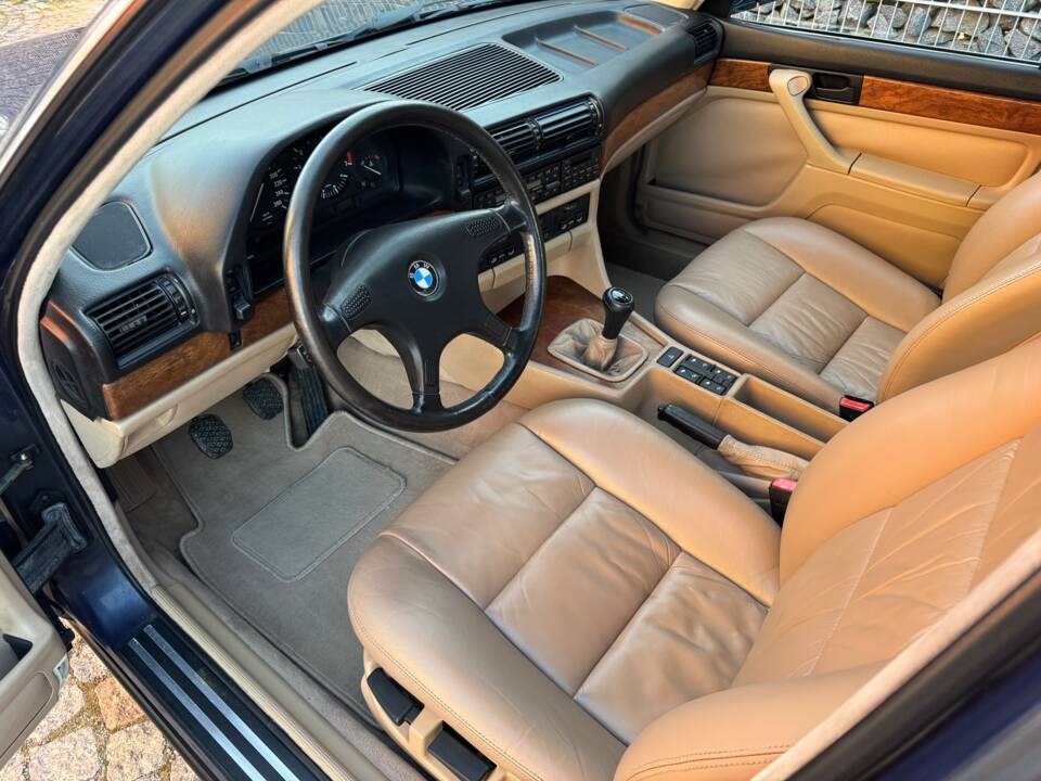 Immagine 2/99 di BMW 735i (1988)