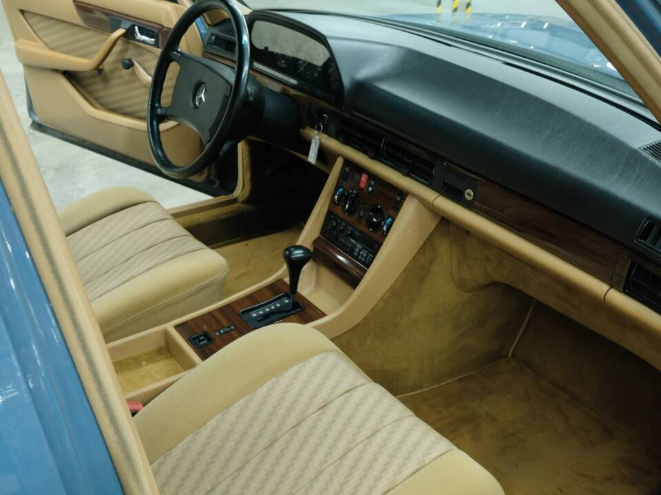 Bild 27/50 von Mercedes-Benz 280 SE (1983)