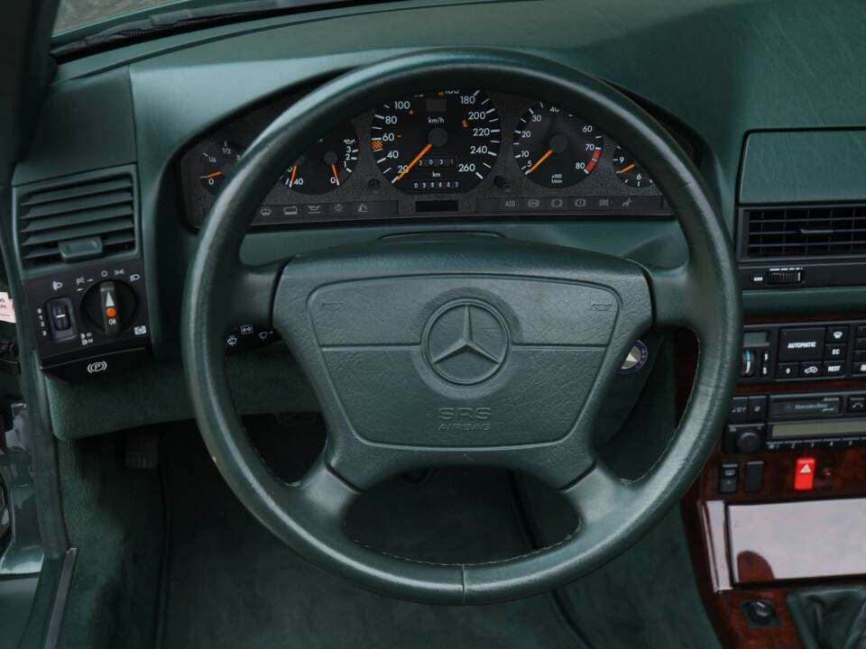 Image 39/50 of Mercedes-Benz 300 SL-24 (1992)