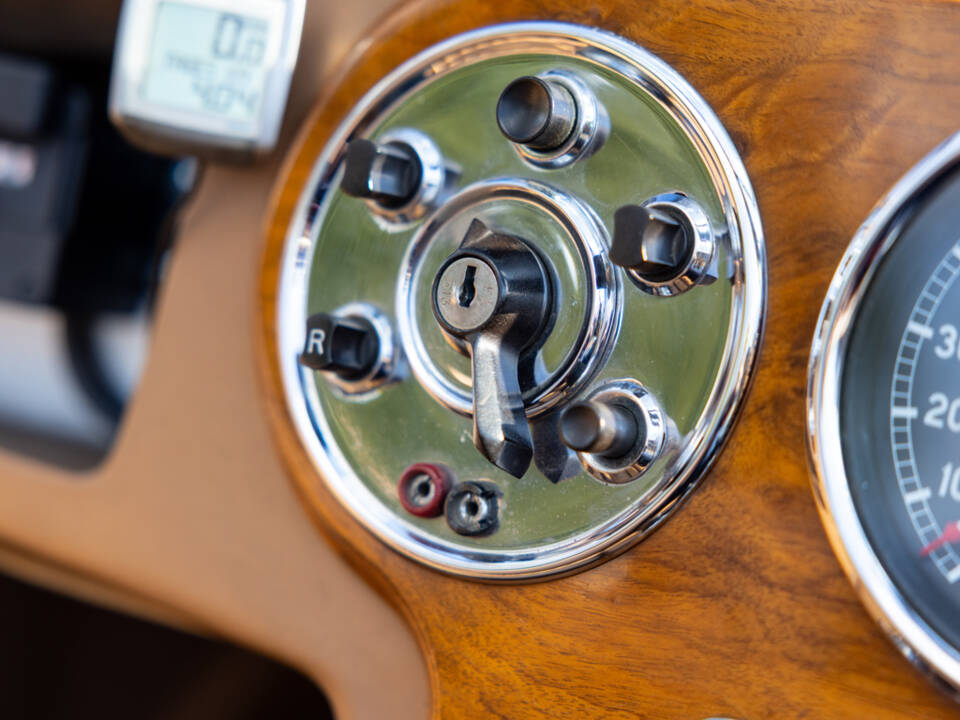 Image 22/50 of Aston Martin DB 2&#x2F;4 Mk I Vantage Convertible (1953)