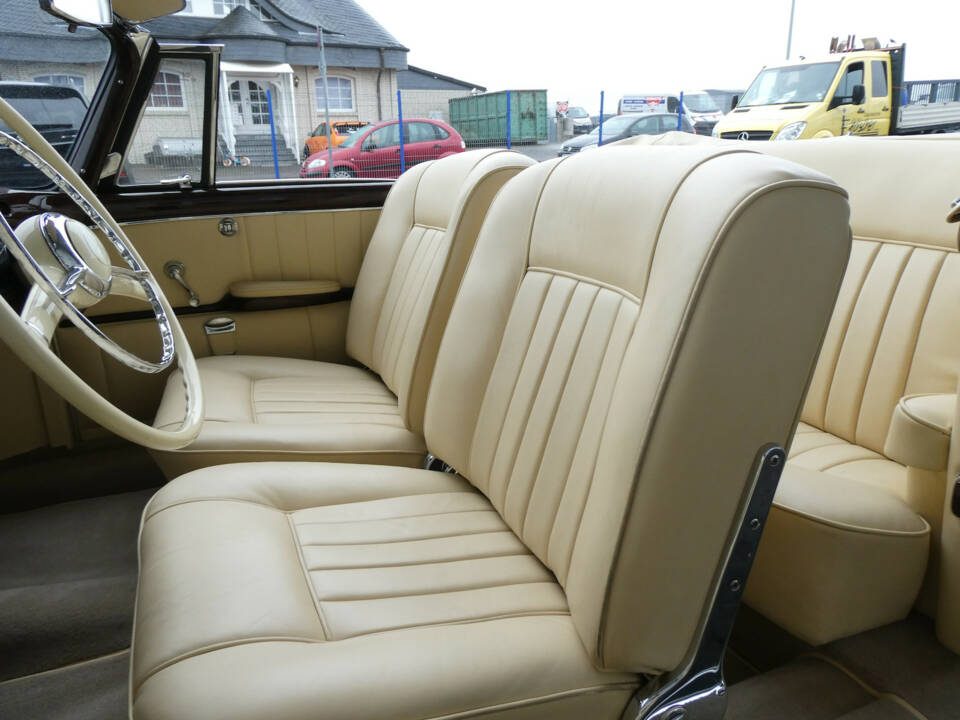 Imagen 9/25 de Mercedes-Benz 220 S Cabriolet (1957)