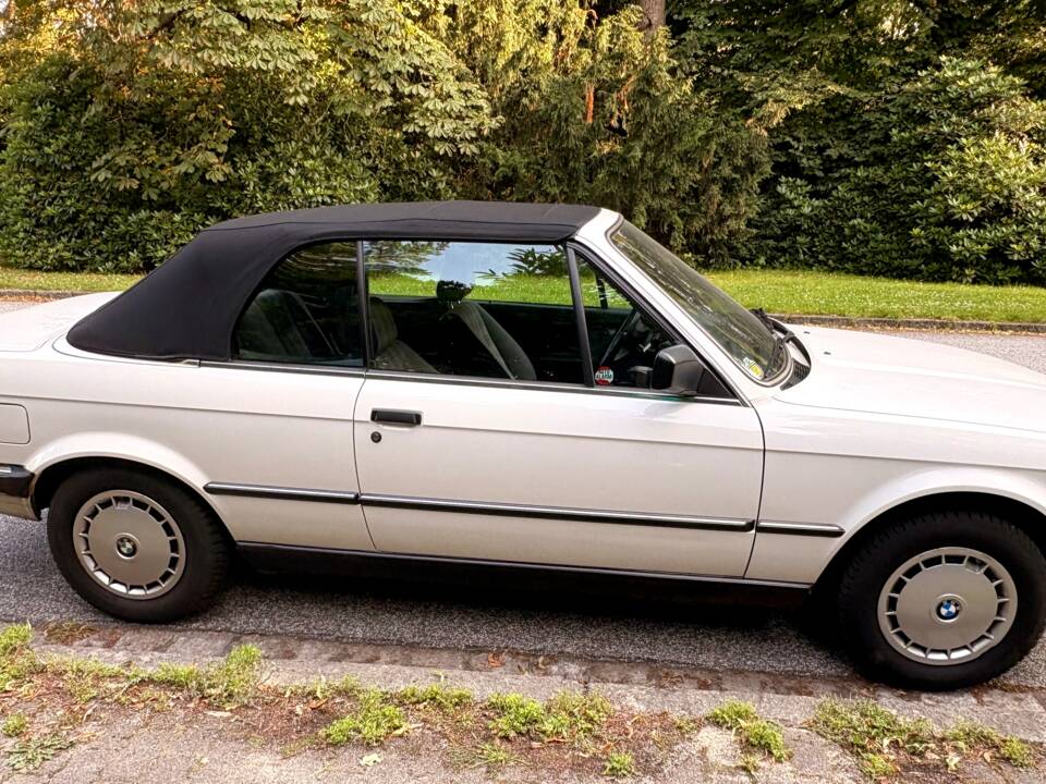 Immagine 12/75 di BMW 320i (1988)