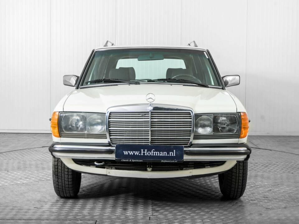 Bild 14/50 von Mercedes-Benz 230 TE (1984)