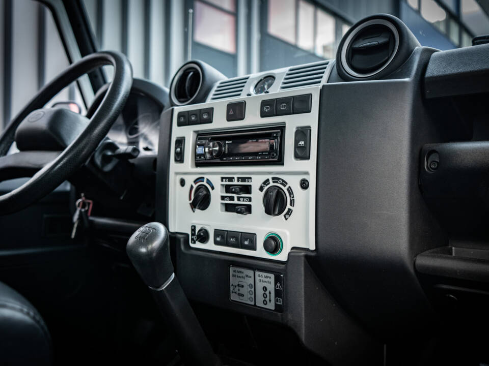 Image 30/66 of Land Rover Defender 90 TD4 (2007)