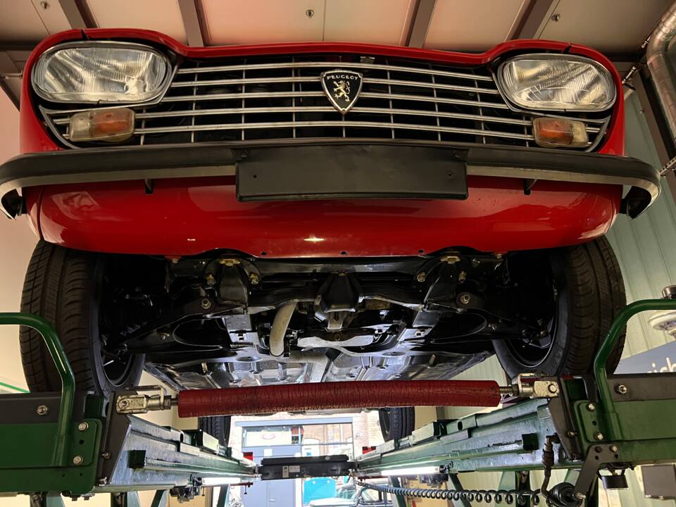 Image 32/39 of Peugeot 204 Convertible (1968)