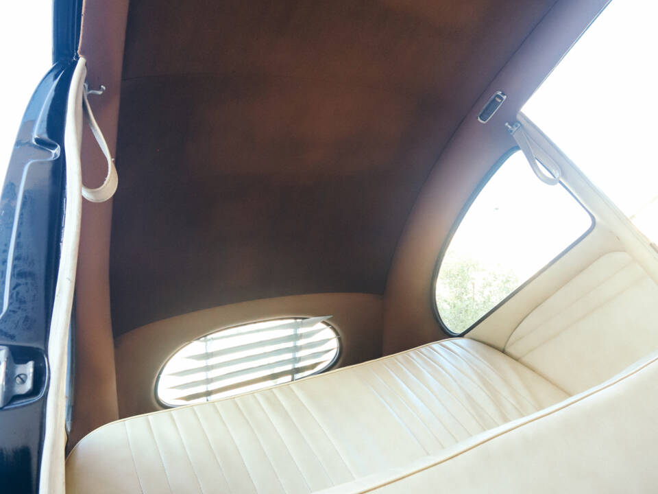 Image 15/130 of Volkswagen Beetle 1200 Export &quot;Oval&quot; (1954)