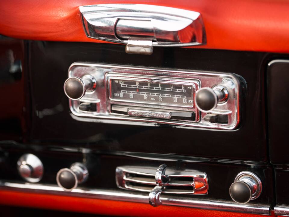 Image 11/22 of Mercedes-Benz 190 SL (1963)