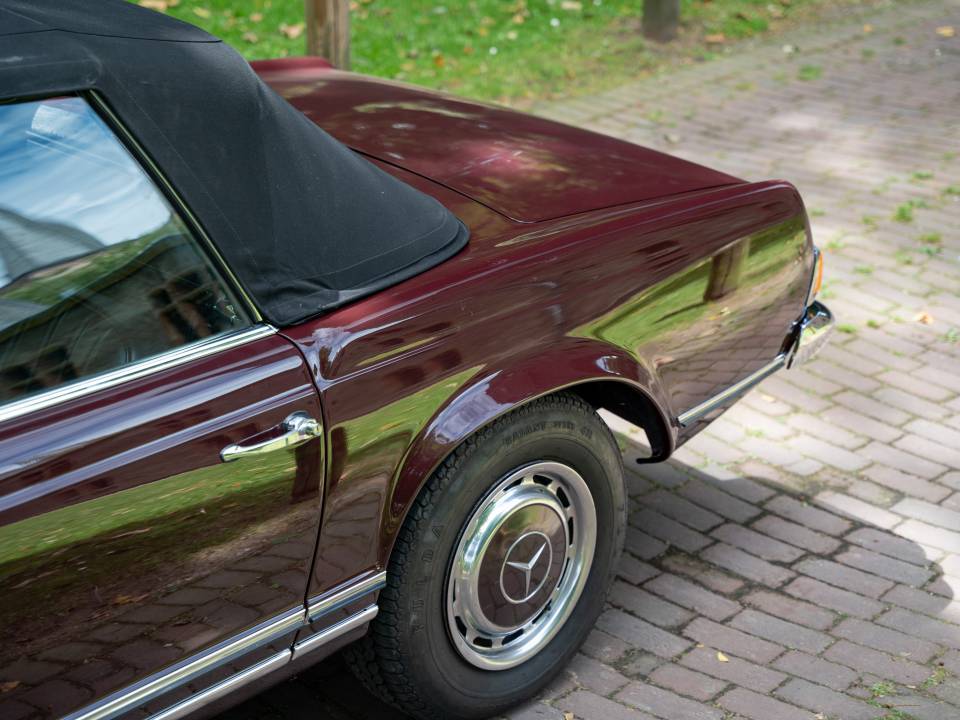 Image 38/59 of Mercedes-Benz 280 SL (1971)