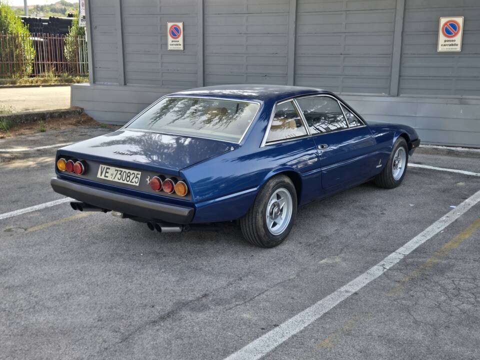 Image 2/77 of Ferrari 365 GT4 2+2 (1975)