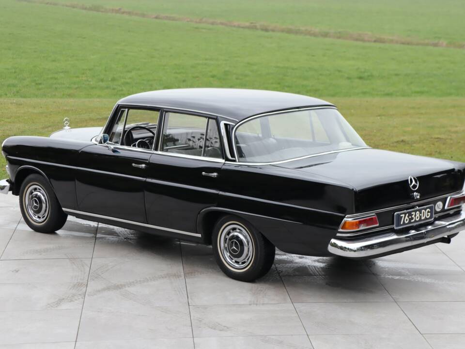 Afbeelding 2/50 van Mercedes-Benz 230 S (1967)