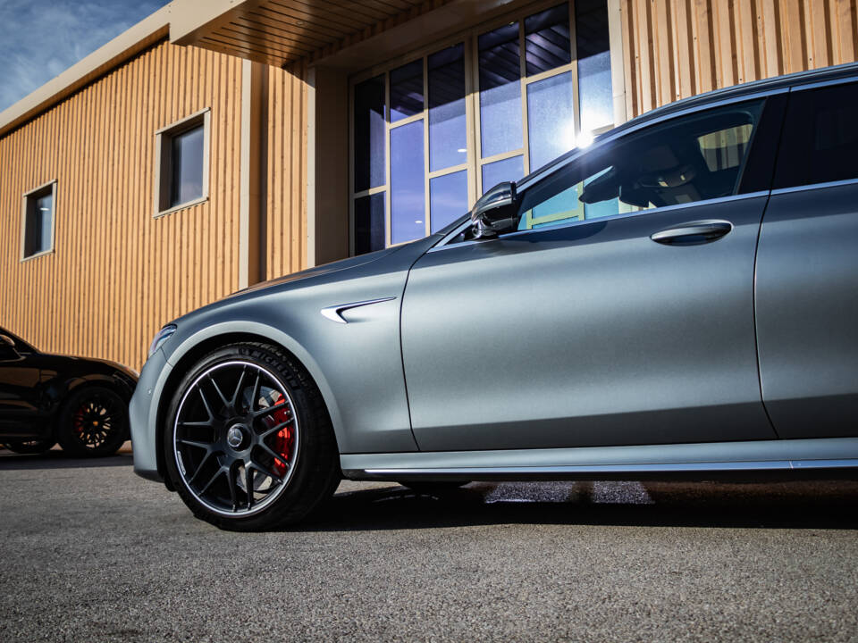 Bild 6/28 von Mercedes-Benz AMG E 63 S 4MATIC+ T (2017)