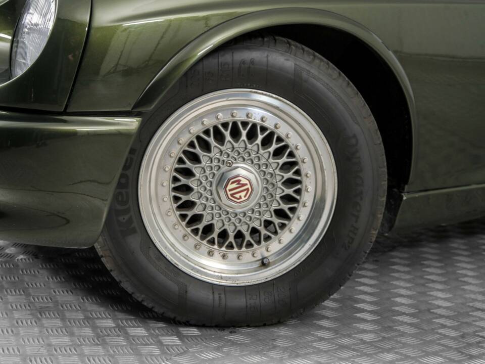 Immagine 4/50 di MG RV8 (1994)
