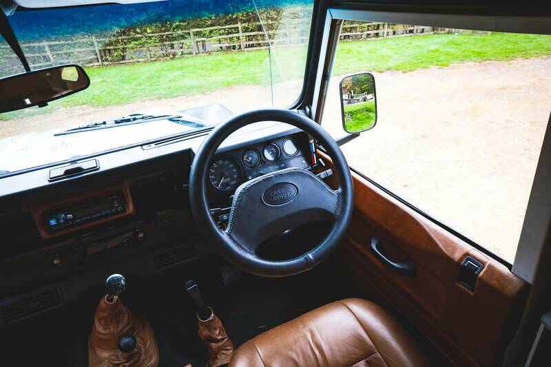 Image 26/50 of Land Rover Defender 90 (1997)
