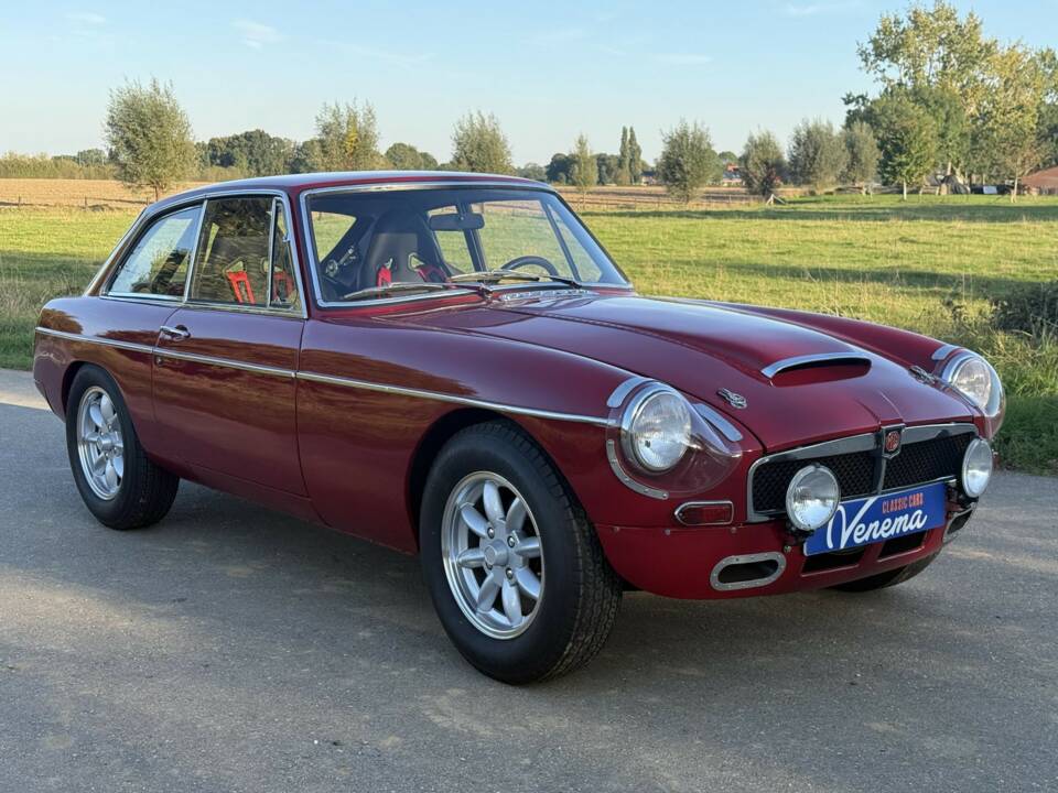 Immagine 3/18 di MG MGB GT (1970)