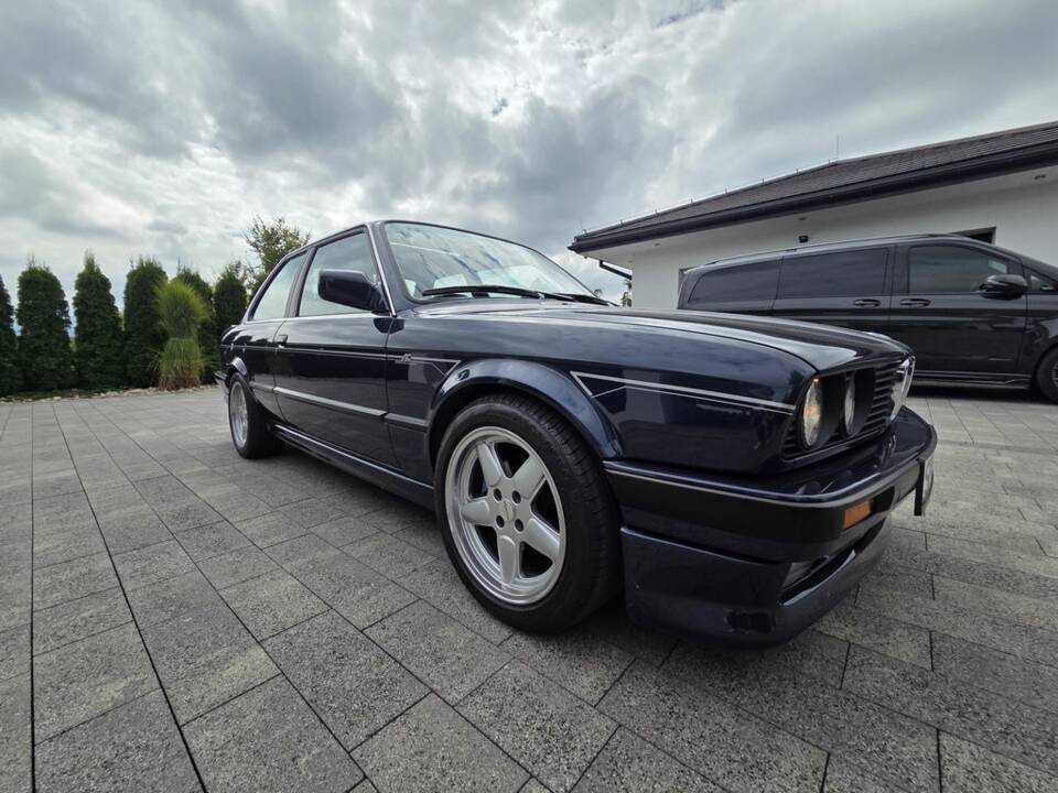 Bild 8/8 von BMW 325i (1989)