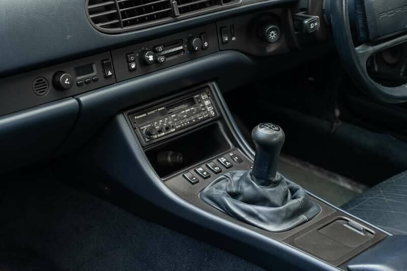 Immagine 46/50 di Porsche 944 Turbo (1990)
