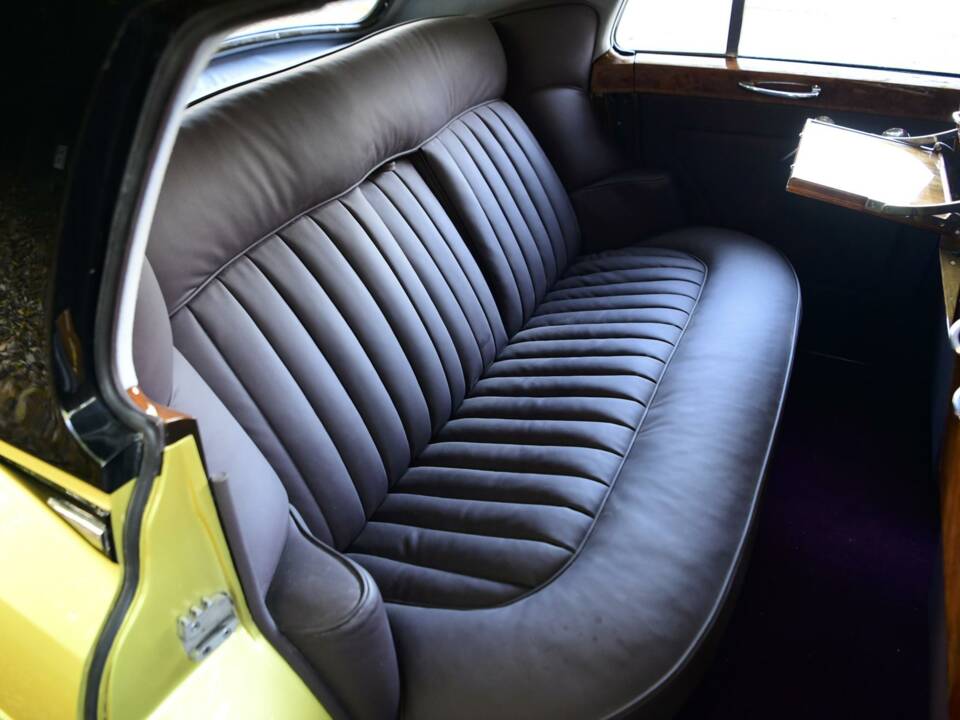 Image 32/38 of Rolls-Royce Silver Cloud I (1959)