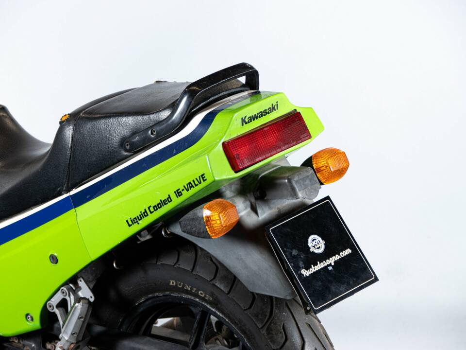 Image 15/36 of Kawasaki GPZ 600 R (1985)