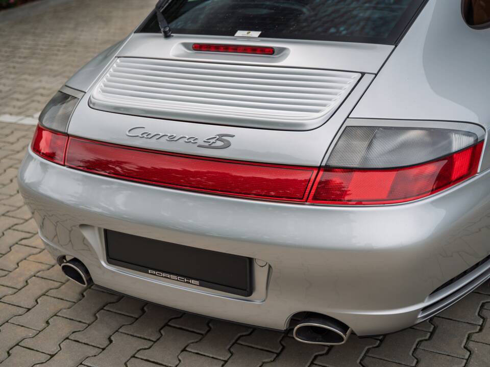 Afbeelding 17/73 van Porsche 911 Carrera 4S (2002)