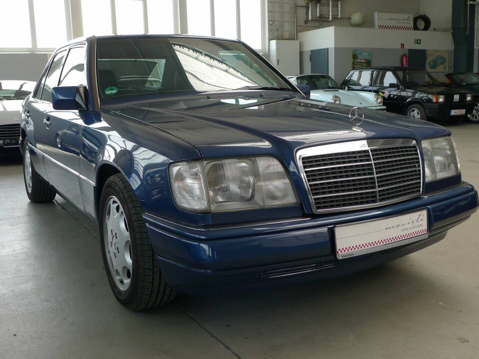 Afbeelding 24/40 van Mercedes-Benz E 420 (1993)