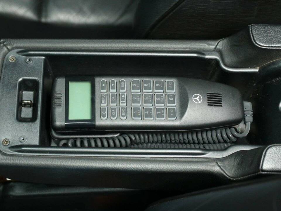 Immagine 18/30 di Mercedes-Benz E 320 (1997)