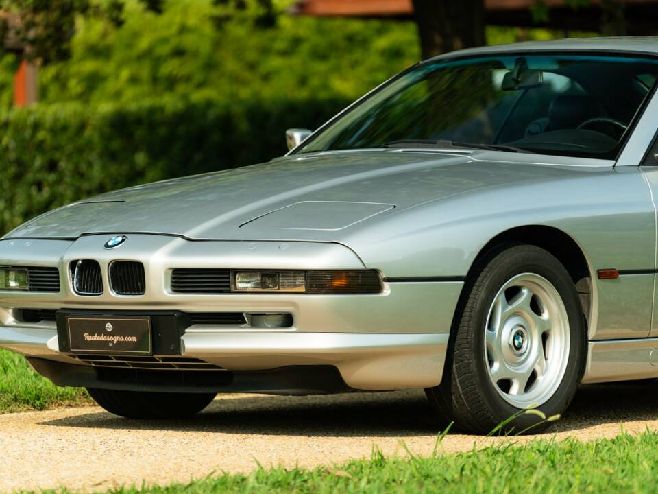 Image 17/50 de BMW 850i (1990)