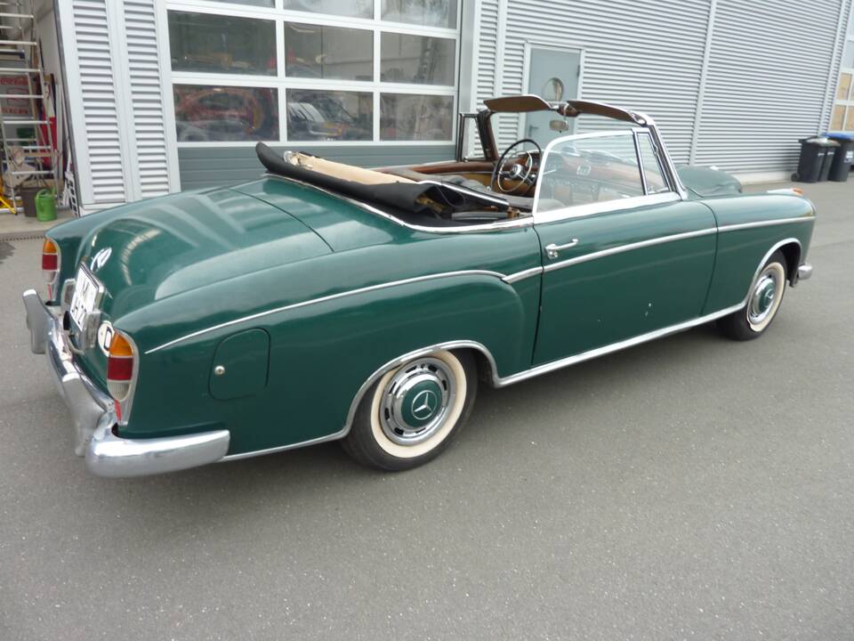 Image 14/17 de Mercedes-Benz 220 S Cabriolet (1956)