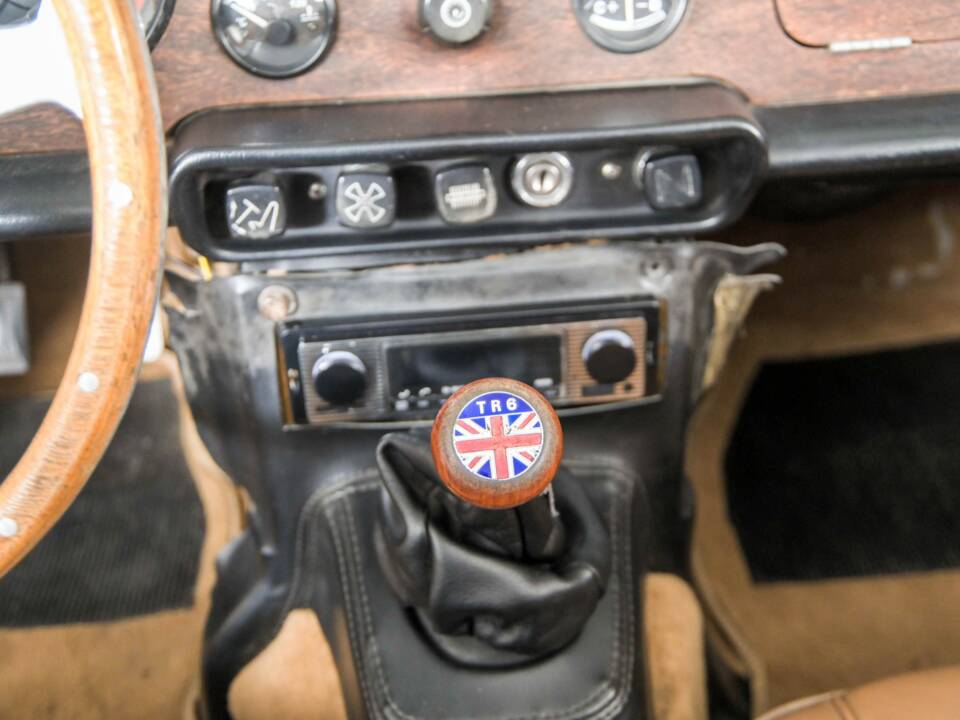 Image 28/50 of Triumph TR 6 PI (1969)
