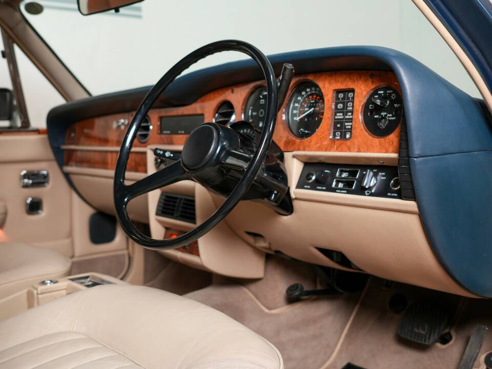 Image 16/48 of Rolls-Royce Silver Spirit (1983)