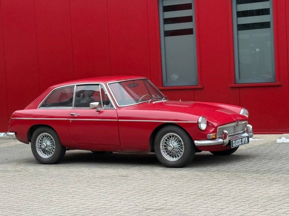 Image 18/23 of MG MGB GT (1968)