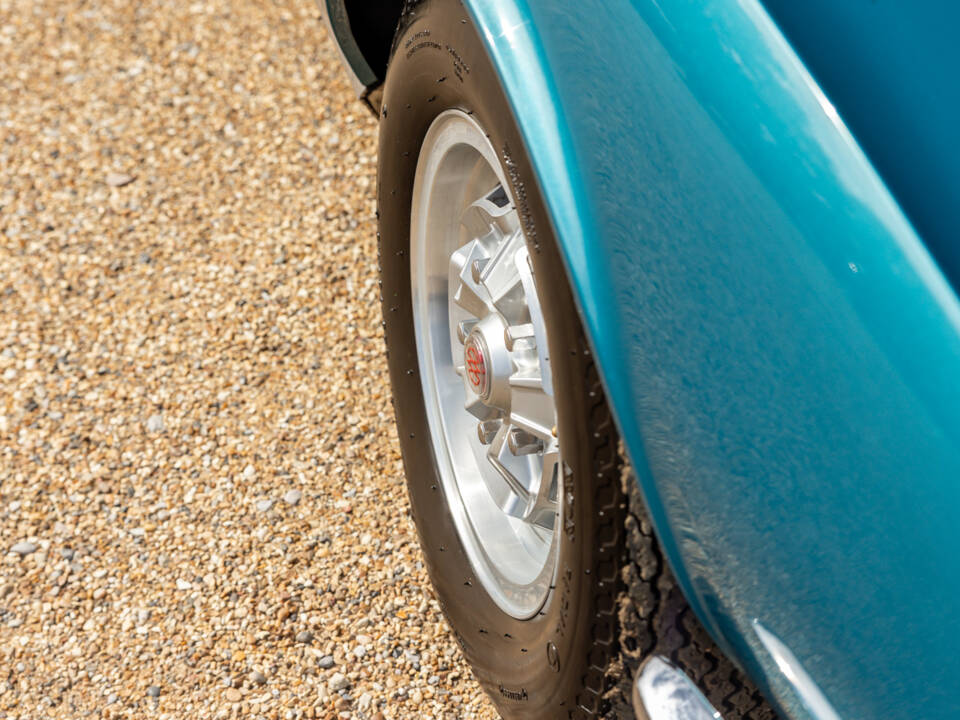 Immagine 19/71 di Aston Martin DBS V8 (1971)