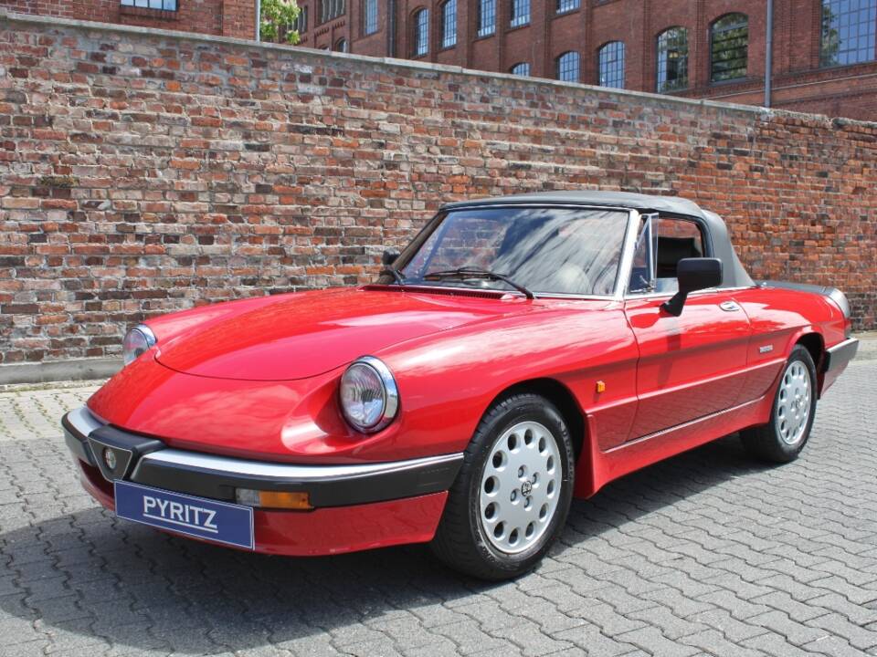 Bild 3/17 von Alfa Romeo 2.0 Spider QV (1987)