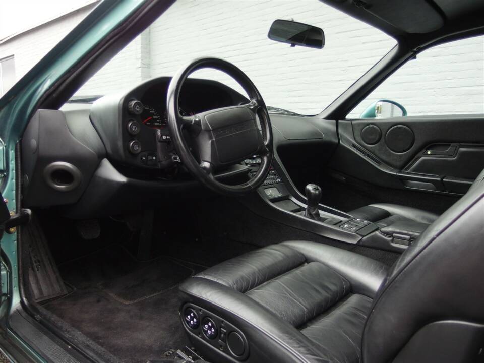 Bild 35/99 von Porsche 928 GTS (1992)