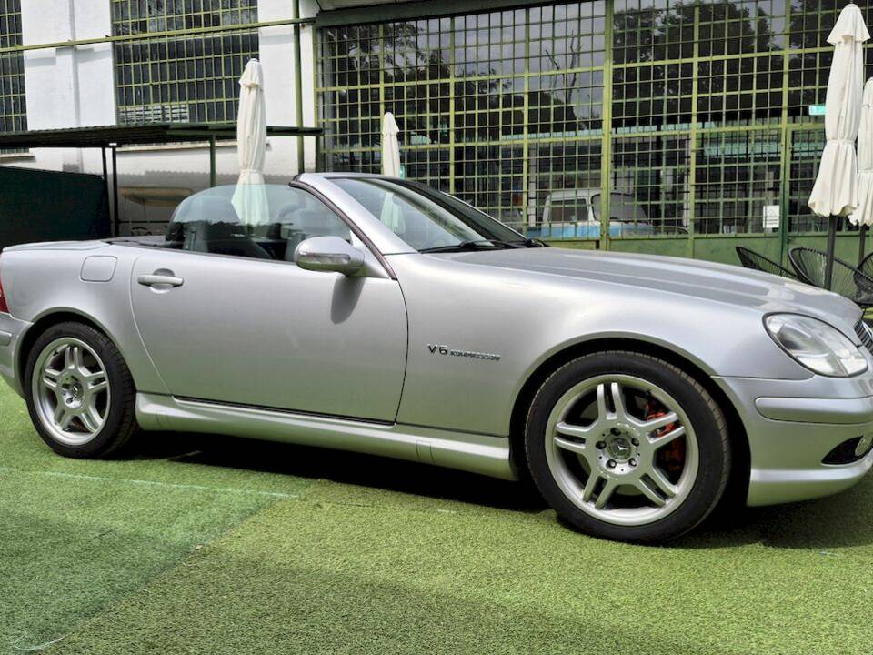 Afbeelding 8/63 van Mercedes-Benz SLK 32 AMG (2001)