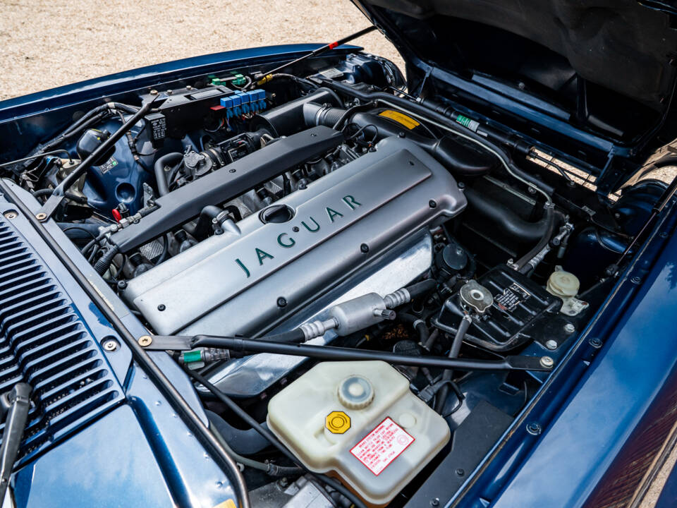 Image 34/38 of Jaguar XJS 4.0 (1995)