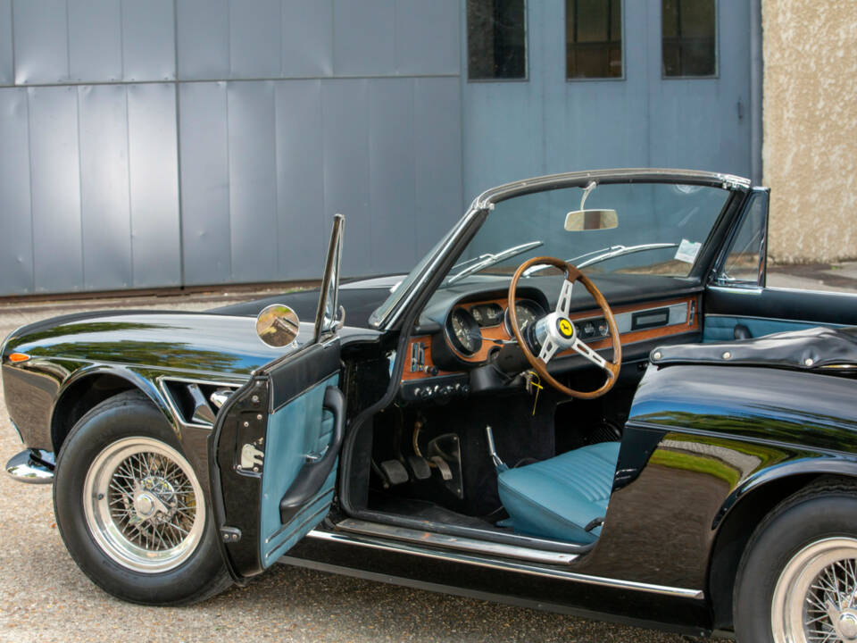 Image 13/24 of Ferrari 275 GTS (1965)