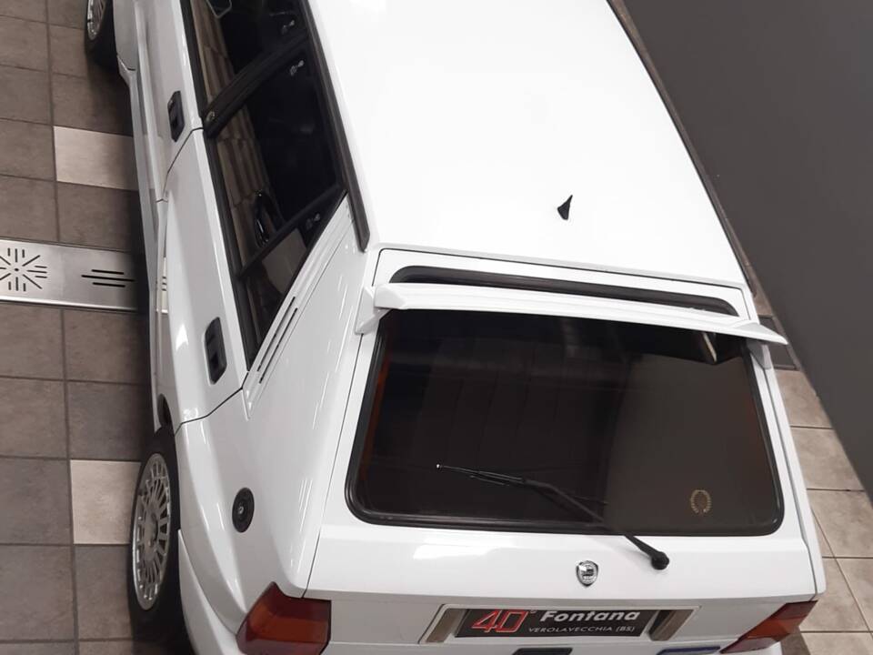 Image 11/15 of Lancia Delta HF Integrale 16V (1992)