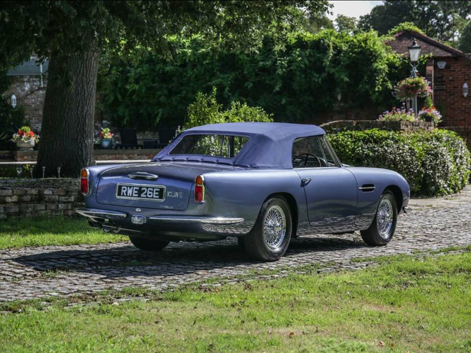 Immagine 8/24 di Aston Martin DB 6 Volante (1967)