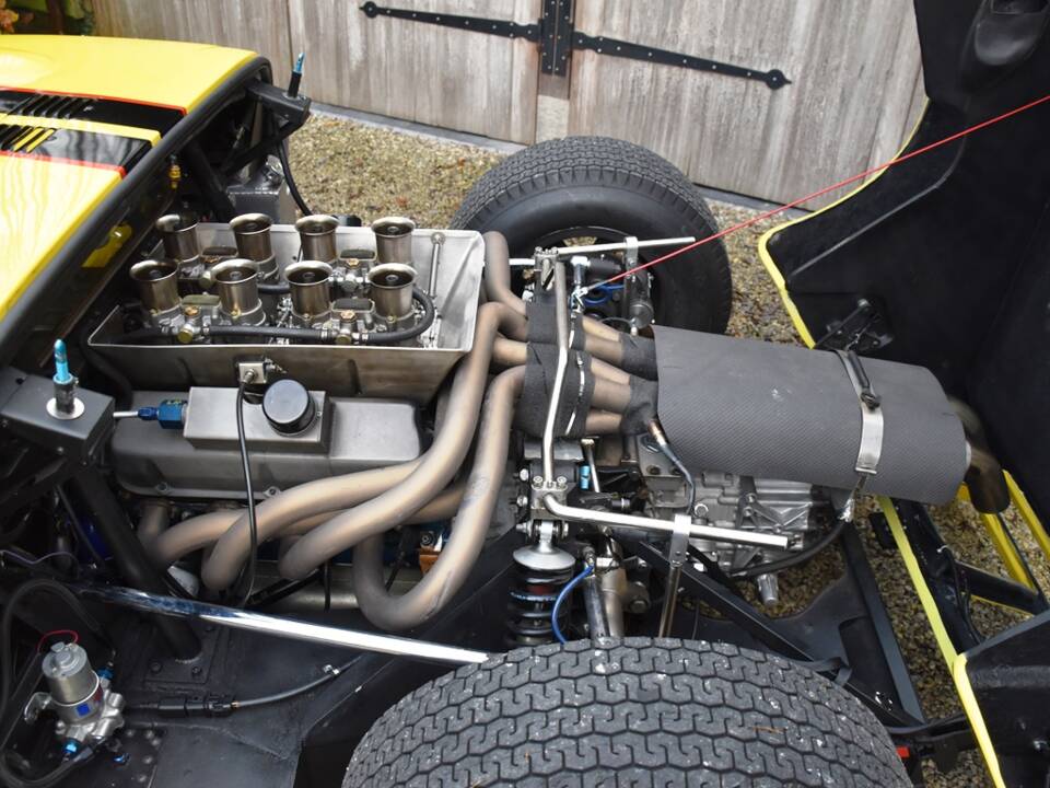 Image 25/31 of Ford GT40 (1965)