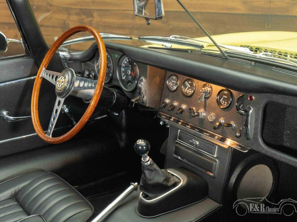 Imagen 8/19 de Jaguar E-Type 4.2 (1965)