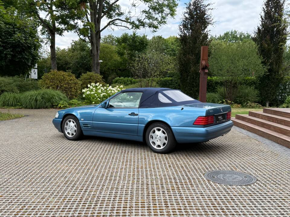 Image 3/24 of Mercedes-Benz SL 280 (1996)