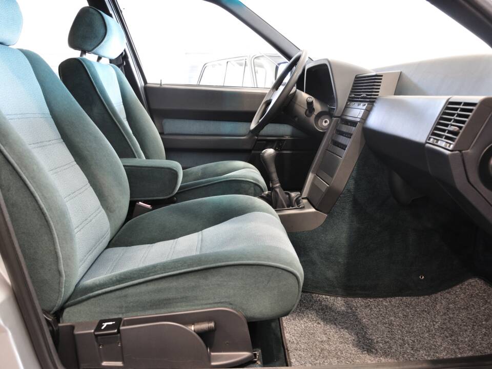 Bild 23/41 von Alfa Romeo 164 2.0 (1990)